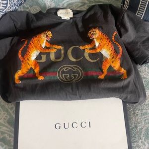 Size 10. Can fit women size xs